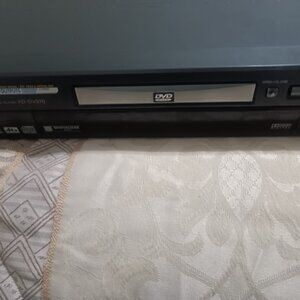 AIWA XD-DV370U DVD CD Player Includes Remote USED UNTESTED